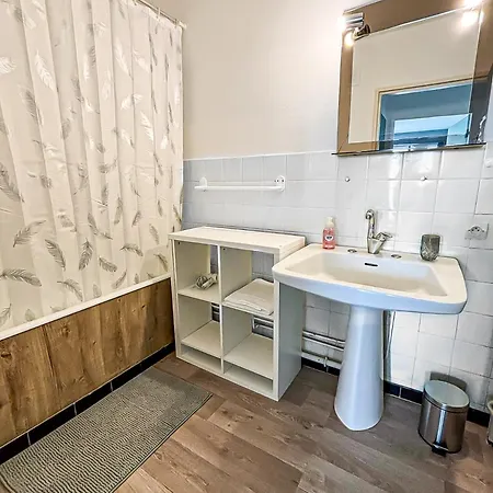 Escapade Rochelaise A 10min De La Mer Avec Parking Appartement